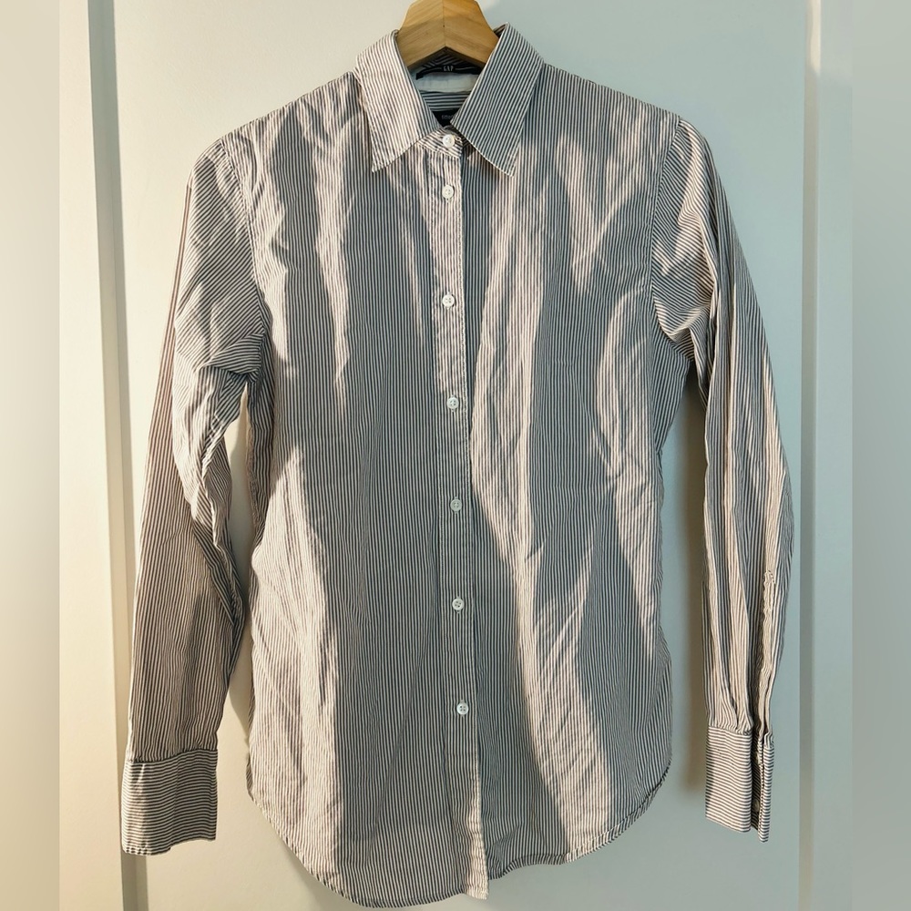 Gap Women’s Button Down Fitted Size 8